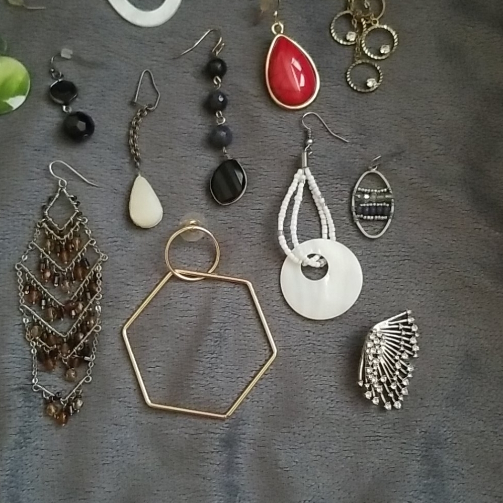 Assorted Single Earrings - Picture 4 of 9